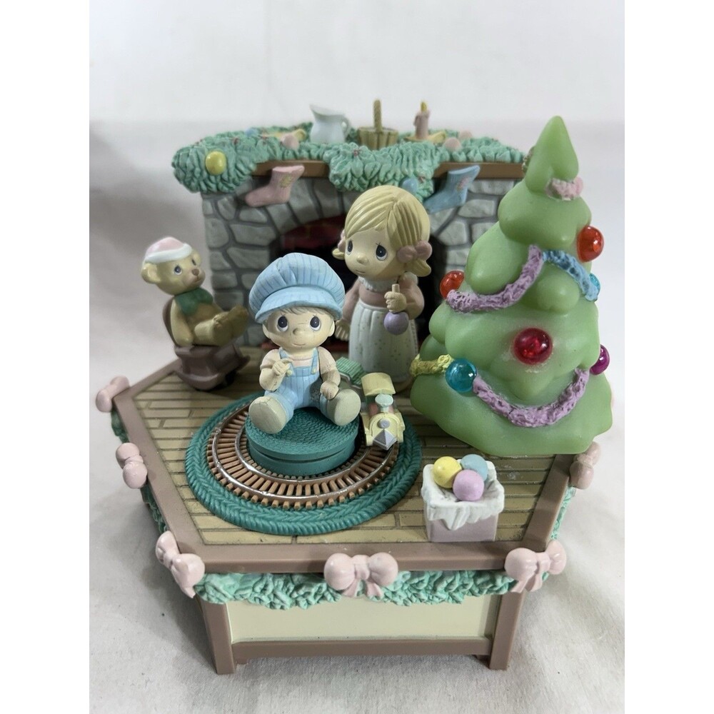 1990 Precious Moments A Family Christmas Animated Music Box Enesco Christmas